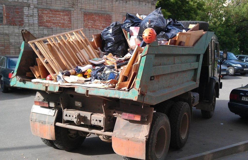 Вывоз мусора из магазина в Махачкале от ПроМусор: услуги, цена от 1812 руб., утилизация отходов