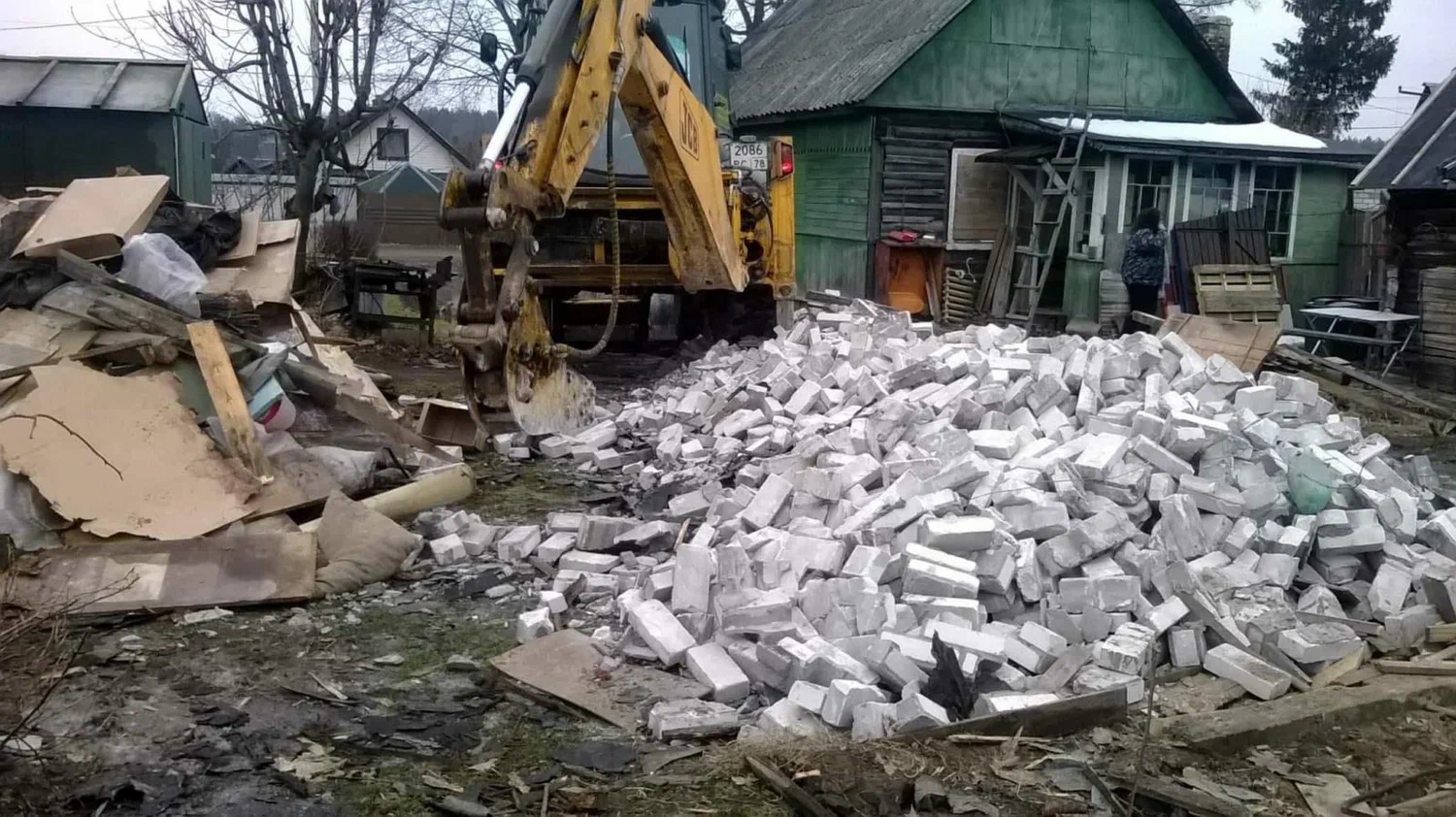 Вывоз мусора после сноса здания в Махачкале от ПроМусор – цена от 5178 руб., утилизация и уборка стройотходов