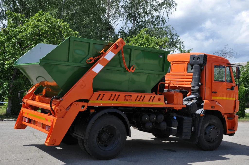 Заказ бункеровоза для вывоза мусора и отходов в Махачкале в октябре