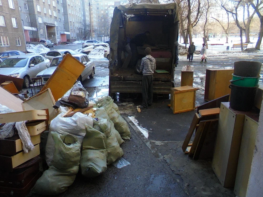 Вывоз мусора из подвала с утилизацией в Махачкале в октябре